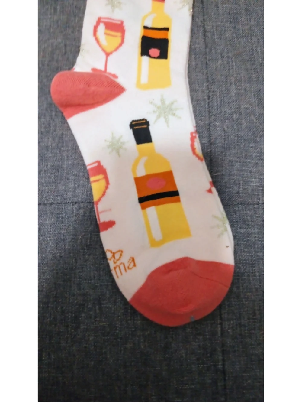 New! Women's Christmas/Holiday Socks. White Christmas. Wine